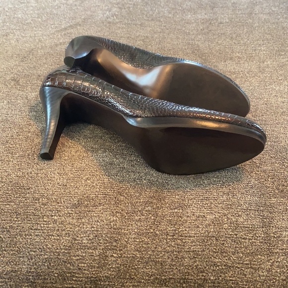 Anne Klein women’s brown heels; size 10 medium - Picture 7 of 7